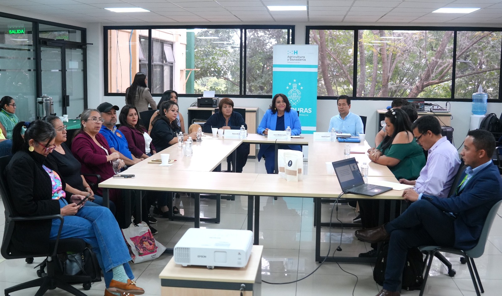 SAG entrega equipo para procesamiento de cacao a familias chocolateras artesanales...